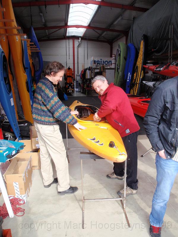 Pieter Delvaux of the kayakshop in Rotselaar-Leuven. Pieter Devaux du magasin 'kayakshop' a Louvain..jpg